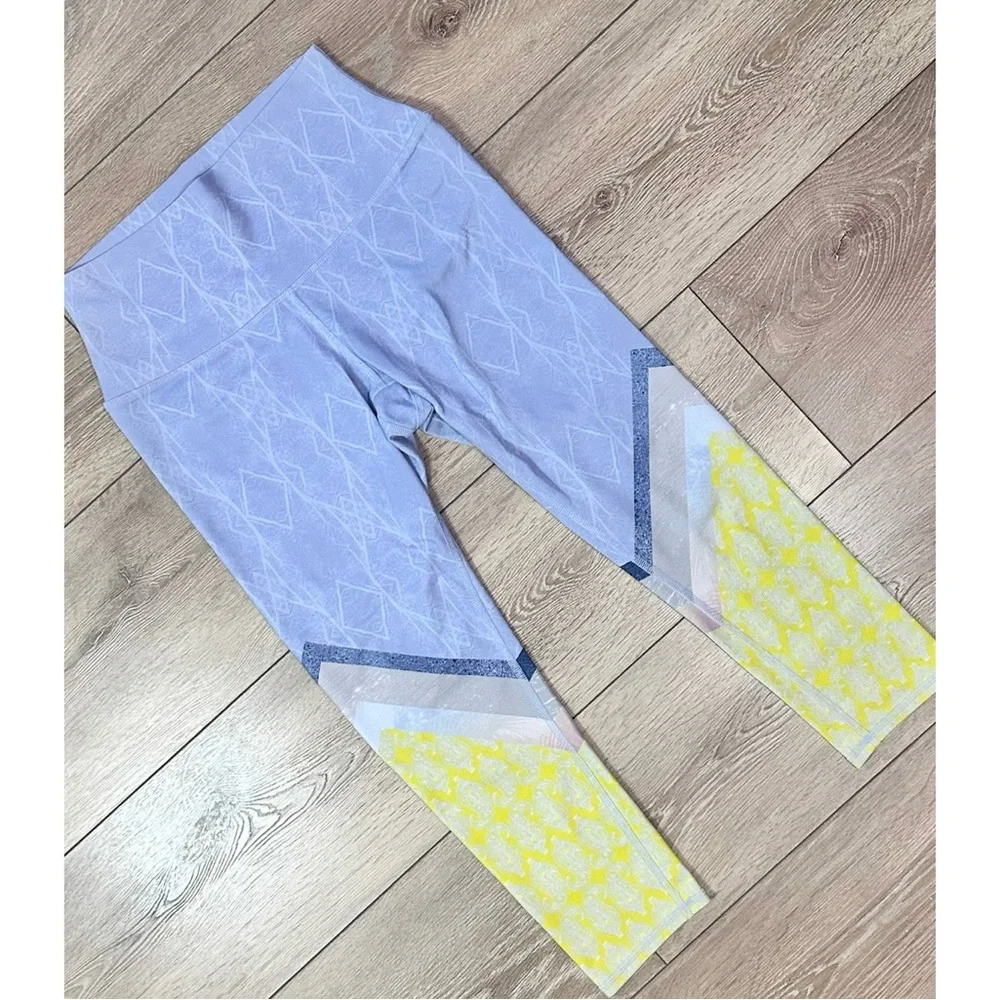 Alo Yoga Airbrush Tree Lace Sky Cropped Leggings 21”